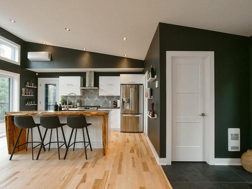 Kitchen - 12 Rue De L'Oasis, Morin-Heights, QC - Indoor Photo Showing Kitchen With Upgraded Kitchen