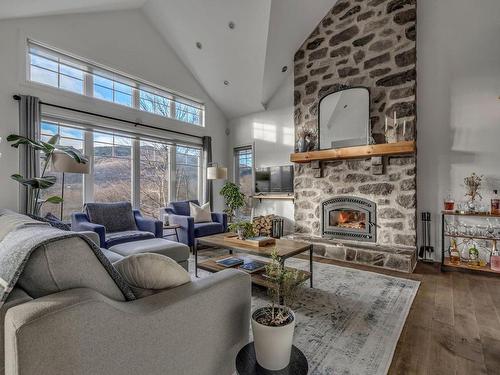 Salon - 135 Ch. Des Ruisselets, Stoneham-Et-Tewkesbury, QC - Indoor Photo Showing Living Room With Fireplace