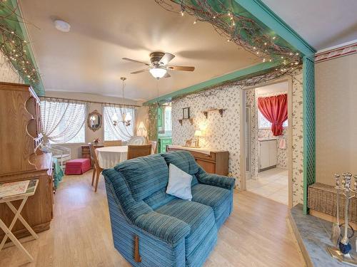 IntÃ©rieur - 4431 Ch. Des Monts, Chertsey, QC - Indoor Photo Showing Living Room