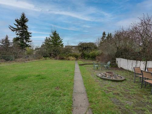 381 Obed Ave, Saanich, BC 