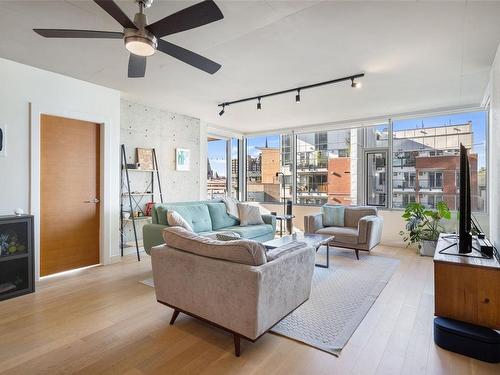 304-989 Johnson St, Victoria, BC - Indoor Photo Showing Living Room