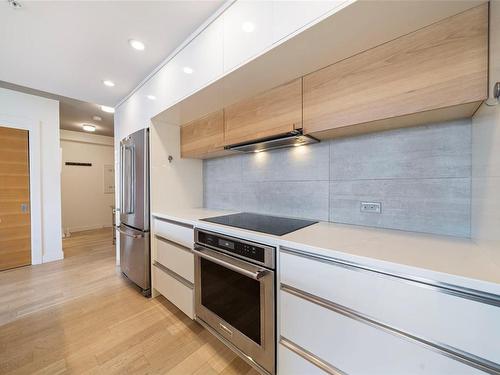 304-989 Johnson St, Victoria, BC - Indoor Photo Showing Kitchen