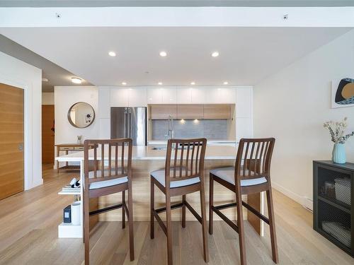 304-989 Johnson St, Victoria, BC - Indoor Photo Showing Dining Room