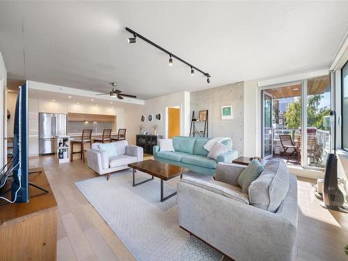 304-989 Johnson St, Victoria, BC - Indoor Photo Showing Living Room