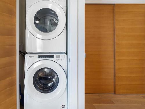 304-989 Johnson St, Victoria, BC - Indoor Photo Showing Laundry Room