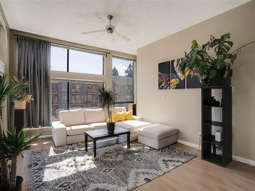 303-829 Goldstream Ave, Langford, BC - Indoor Photo Showing Living Room