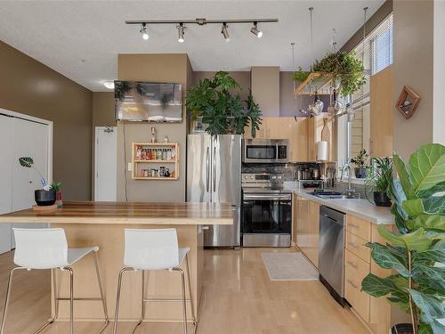 303-829 Goldstream Ave, Langford, BC - Indoor Photo Showing Kitchen With Double Sink With Upgraded Kitchen