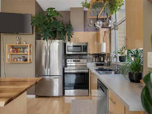 303-829 Goldstream Ave, Langford, BC - Indoor Photo Showing Kitchen With Stainless Steel Kitchen With Double Sink