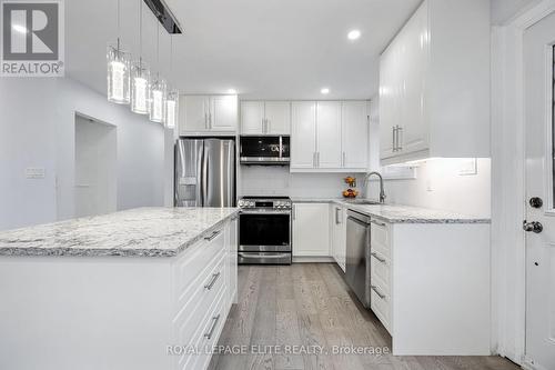 6 Lachine Court, Toronto, ON - Indoor Photo Showing Kitchen With Upgraded Kitchen