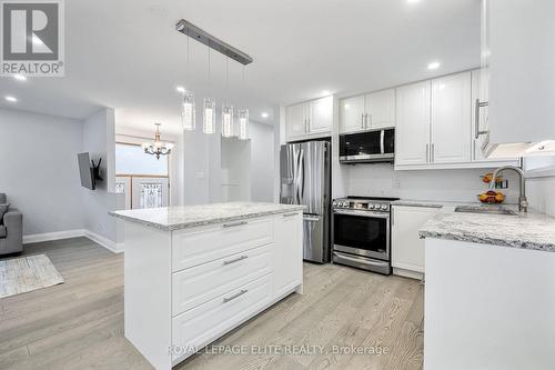 6 Lachine Court, Toronto, ON - Indoor Photo Showing Kitchen With Upgraded Kitchen