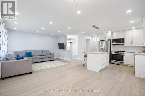 6 Lachine Court, Toronto, ON - Indoor Photo Showing Kitchen