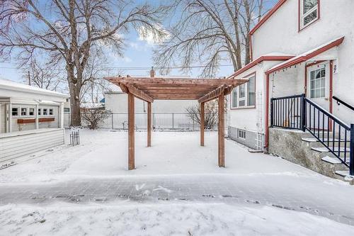 27 Keewatin St, Winnipeg, MB 