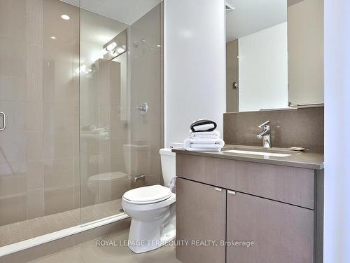 210-98 Lillian St, Toronto, ON - Indoor Photo Showing Bathroom