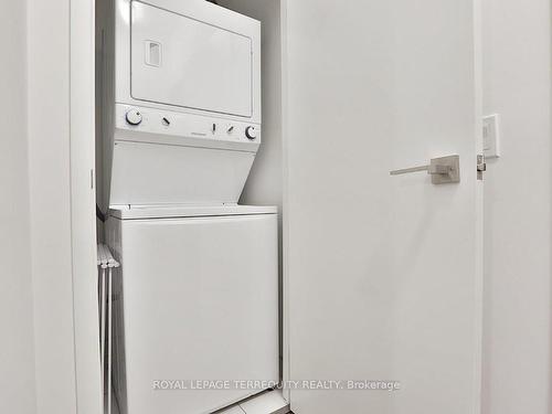 210-98 Lillian St, Toronto, ON -  Photo Showing Laundry Room