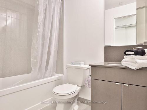 210-98 Lillian St, Toronto, ON - Indoor Photo Showing Bathroom