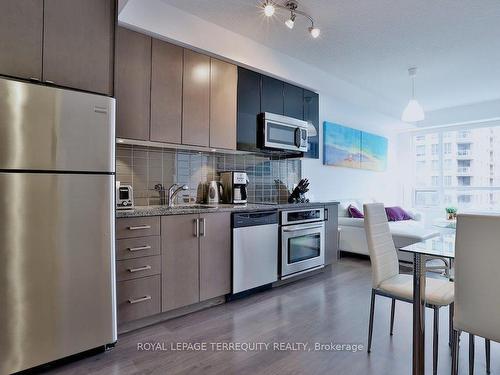 210-98 Lillian St, Toronto, ON - Indoor Photo Showing Kitchen