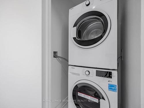 504N-117 Broadway Ave, Toronto, ON - Indoor Photo Showing Laundry Room