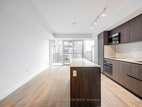 504N-117 Broadway Ave, Toronto, ON - Indoor Photo Showing Kitchen