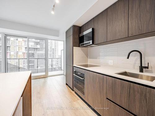 504N-117 Broadway Ave, Toronto, ON - Indoor Photo Showing Kitchen