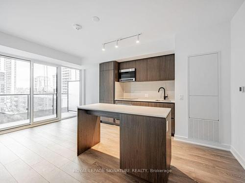 504N-117 Broadway Ave, Toronto, ON - Indoor Photo Showing Kitchen