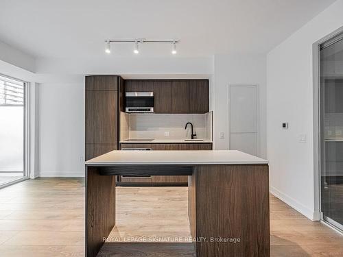 504N-117 Broadway Ave, Toronto, ON - Indoor Photo Showing Kitchen