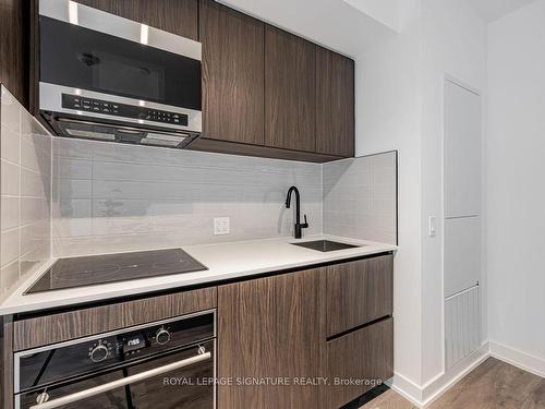 504N-117 Broadway Ave, Toronto, ON - Indoor Photo Showing Kitchen