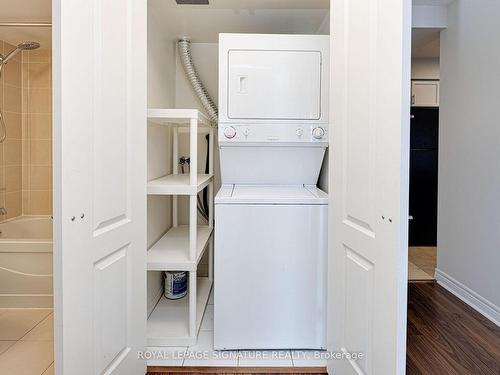 1803-70 Town Centre Crt, Toronto, ON - Indoor Photo Showing Laundry Room