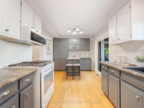 17 Chapais Cres, Toronto, ON - Indoor Photo Showing Kitchen