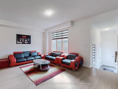 469 Twin Streams Rd, Whitby, ON - Indoor Photo Showing Living Room