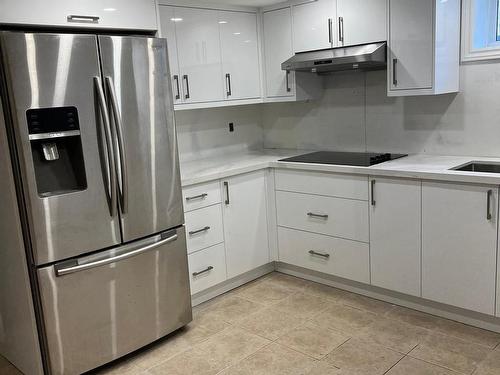 Bsmt-71 Nisbet Dr, Aurora, ON - Indoor Photo Showing Kitchen With Upgraded Kitchen