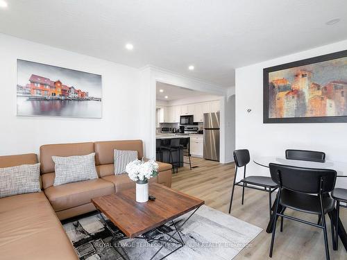 11 Jacinta Dr, Toronto, ON - Indoor Photo Showing Living Room