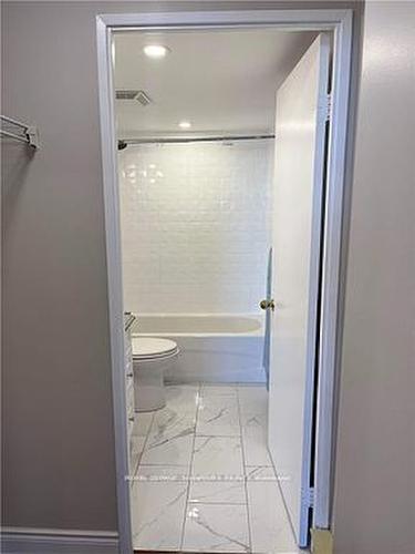 Ph#6-4205 Shipp Dr, Mississauga, ON - Indoor Photo Showing Bathroom