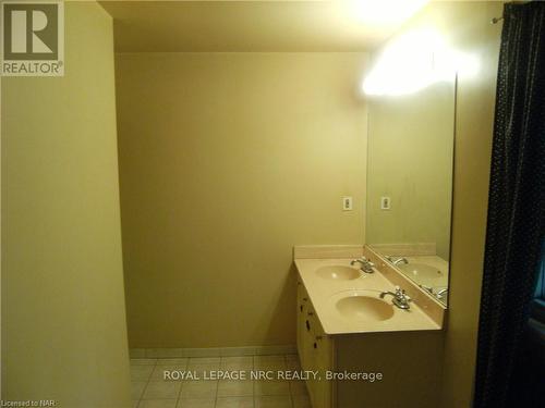 1861 York Road, Niagara-On-The-Lake (106 - Queenston), ON - Indoor Photo Showing Bathroom