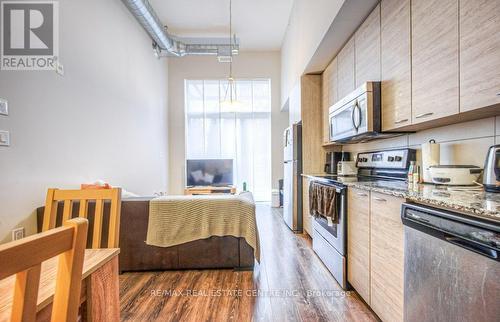 104 - 253 Albert Street W, Waterloo, ON - Indoor Photo Showing Kitchen