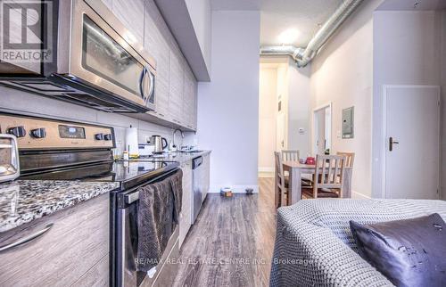 104 - 253 Albert Street W, Waterloo, ON - Indoor Photo Showing Kitchen