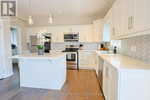 13 Cinnamon Street, Thorold, ON - Indoor Photo Showing Kitchen With Upgraded Kitchen