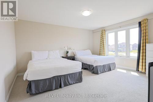 13 Cinnamon Street, Thorold, ON - Indoor Photo Showing Bedroom