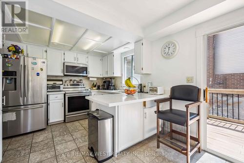 125 Overbank Drive, Oshawa, ON - Indoor Photo Showing Kitchen