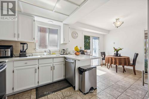 125 Overbank Drive, Oshawa, ON - Indoor Photo Showing Kitchen