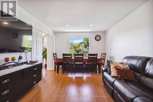 125 Overbank Drive, Oshawa, ON - Indoor Photo Showing Living Room