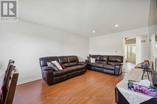 125 Overbank Drive, Oshawa, ON - Indoor Photo Showing Living Room