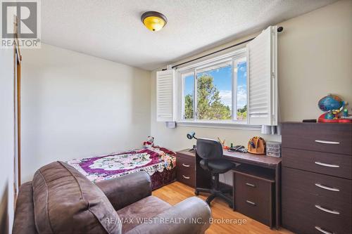 125 Overbank Drive, Oshawa, ON - Indoor Photo Showing Bedroom