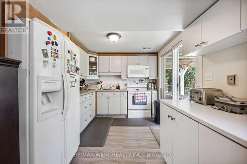 125 Overbank Drive, Oshawa, ON - Indoor Photo Showing Kitchen