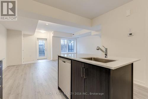 2106 - 58 Elizabeth Street S, Richmond Hill, ON - Indoor Photo Showing Kitchen