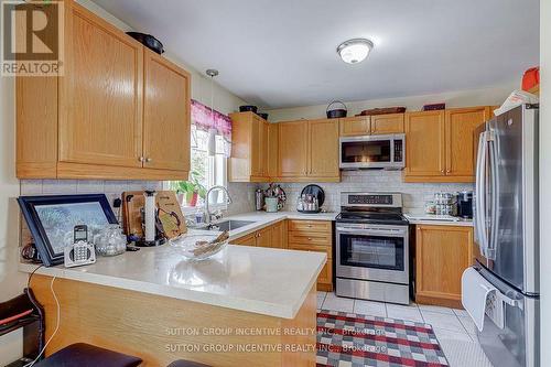 19 Brown Wood Drive, Barrie, ON - Indoor Photo Showing Kitchen