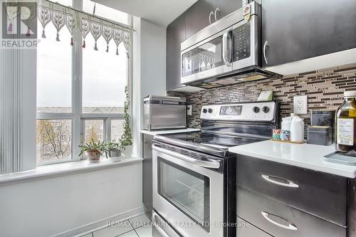 311 - 73 King William Crescent, Richmond Hill, ON - Indoor Photo Showing Kitchen