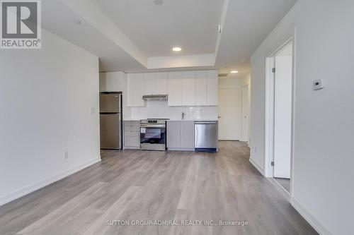 501 - 135 Canon Jackson Drive, Toronto, ON - Indoor Photo Showing Kitchen