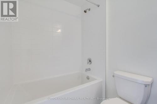 501 - 135 Canon Jackson Drive, Toronto, ON - Indoor Photo Showing Bathroom