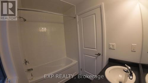 889 Knights Lane, Woodstock, ON - Indoor Photo Showing Bathroom