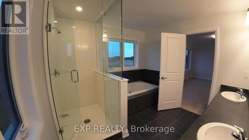 889 Knights Lane, Woodstock, ON - Indoor Photo Showing Bathroom